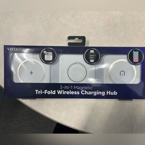 Trifold wireless charging hub